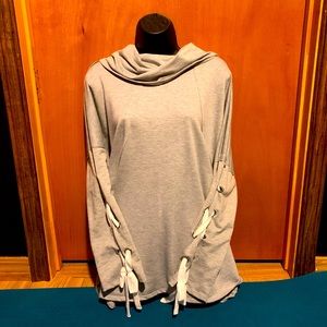 NWOT Boutique Gray Sweater Top/Blouse - Size 2x